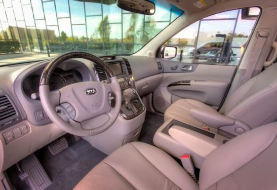 Kia-Carnival-2011-interior-1-700x466