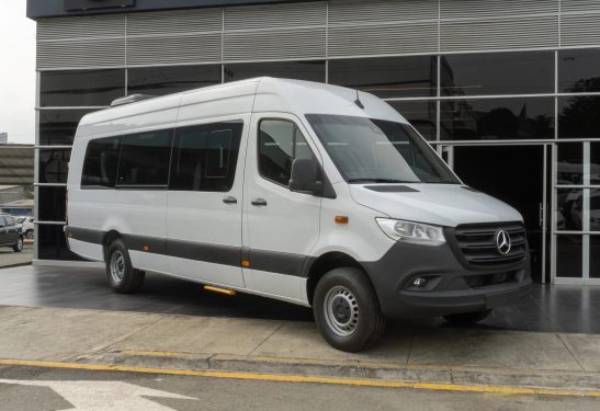 alemautos-mercedes-benz-sprinter-515-pasajeros-exterior-desktop