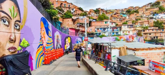 medellin-comuna-13-graffiti-tour-street-food-and-cable-car-4642879