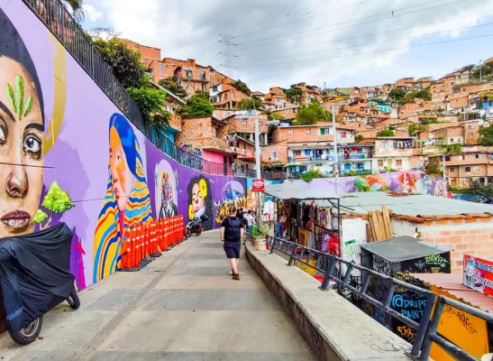 medellin-comuna-13-graffiti-tour-street-food-and-cable-car-4642879