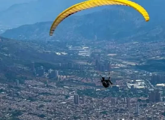 panoramica-extremo-parapente-medellin-travel