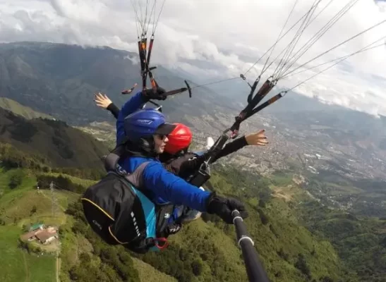 travel-medellin-parapente